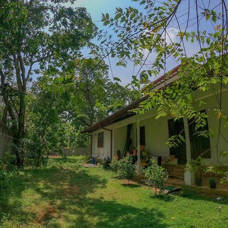 The Sigiriya White House Apartment Bagian luar foto